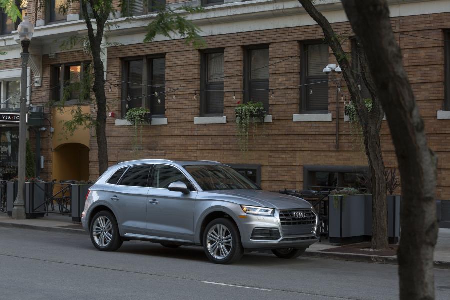  Audi Q5 2.0T Quattro 2017 года  (NA) (фото 34 из 40)